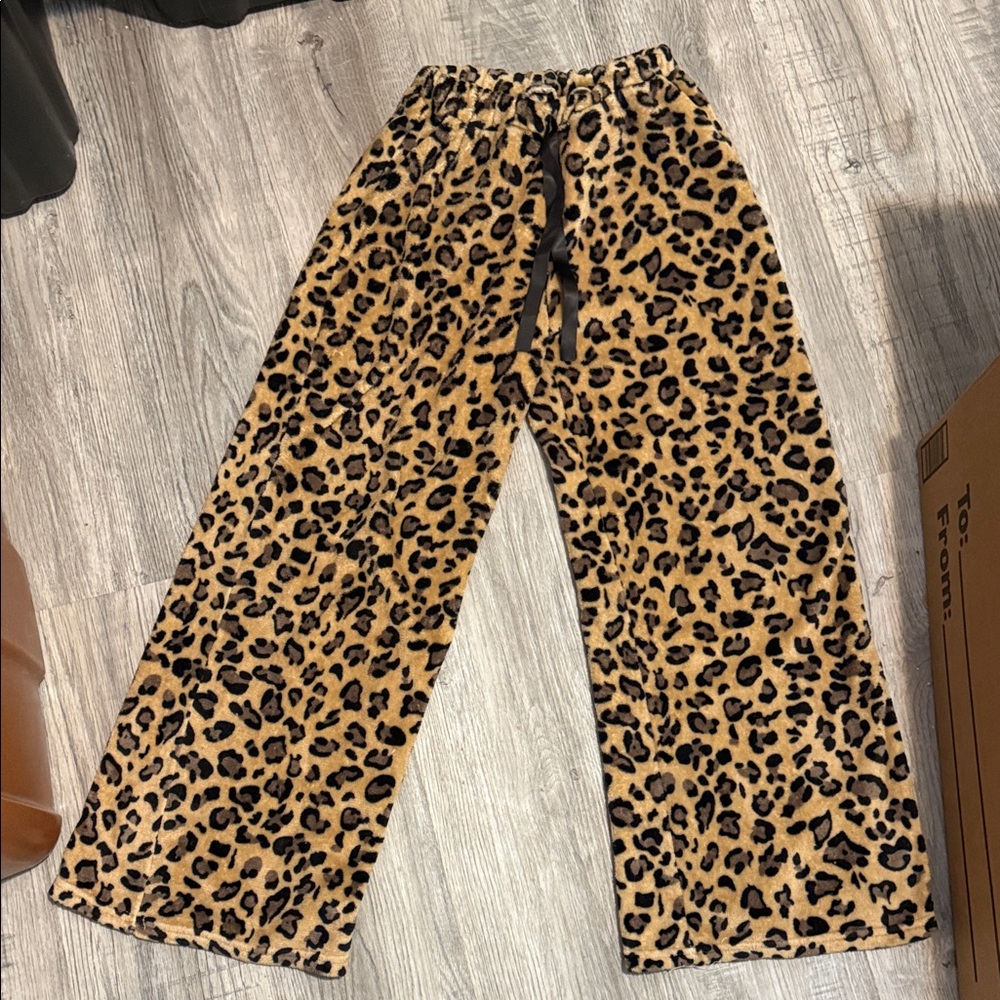 CovetEZ Women's Tie-Waist Fluffy Leopard Print Casual Wide Leg Baggy Pants XS